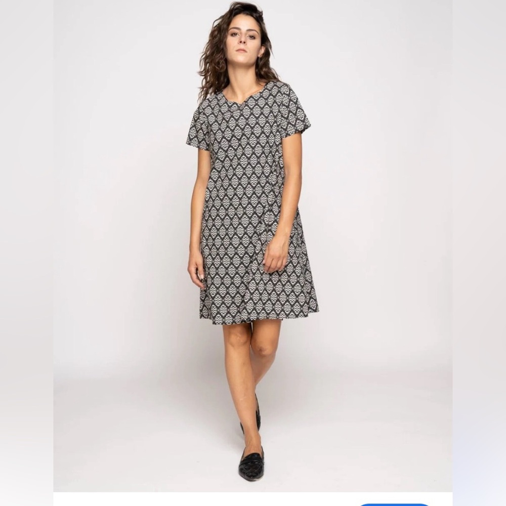 Zara Basic Black and white Jacquard Shift Dress